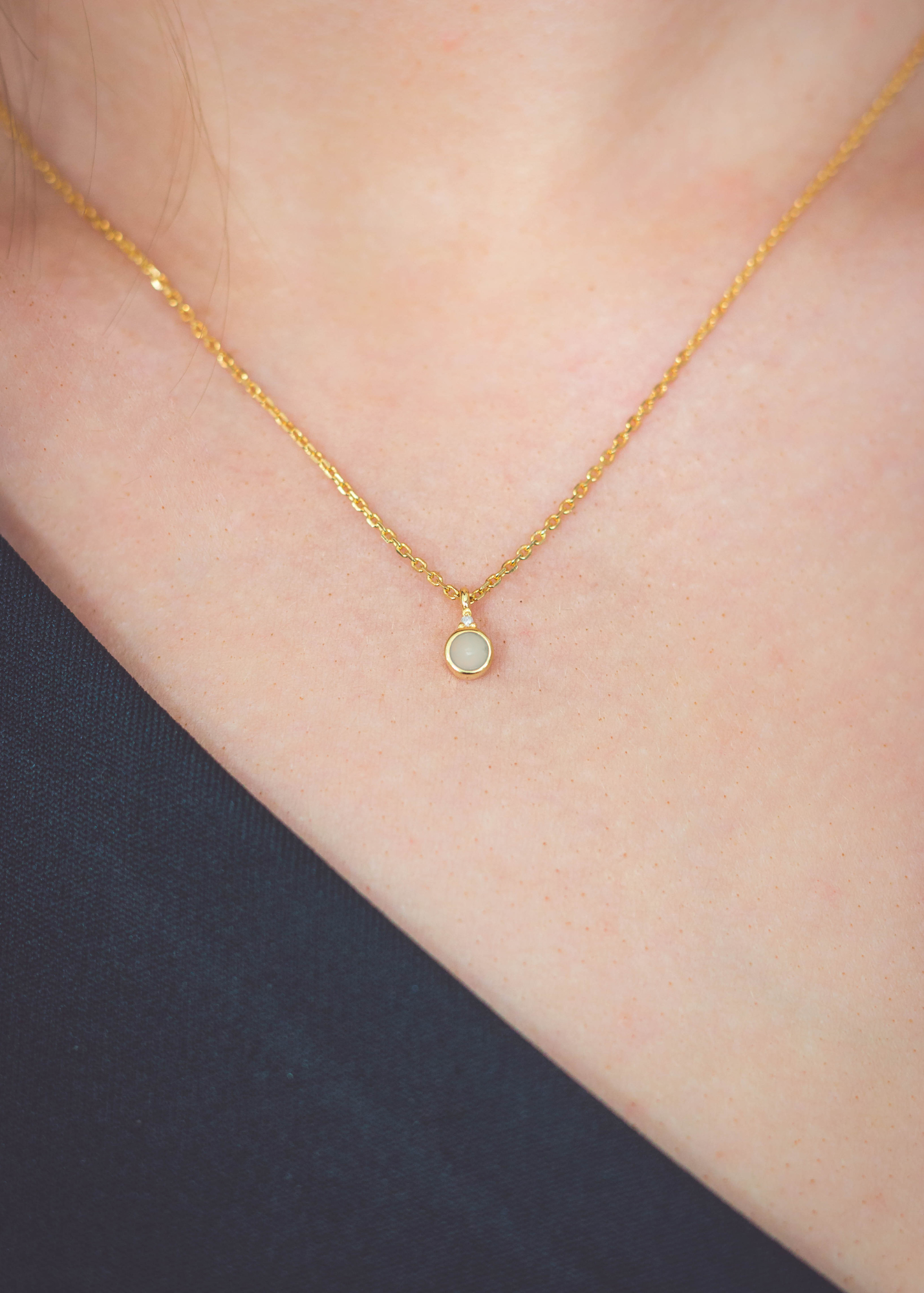 NATURAL OPAL AND DIAMOND OCTOBER PENDANT GOLD