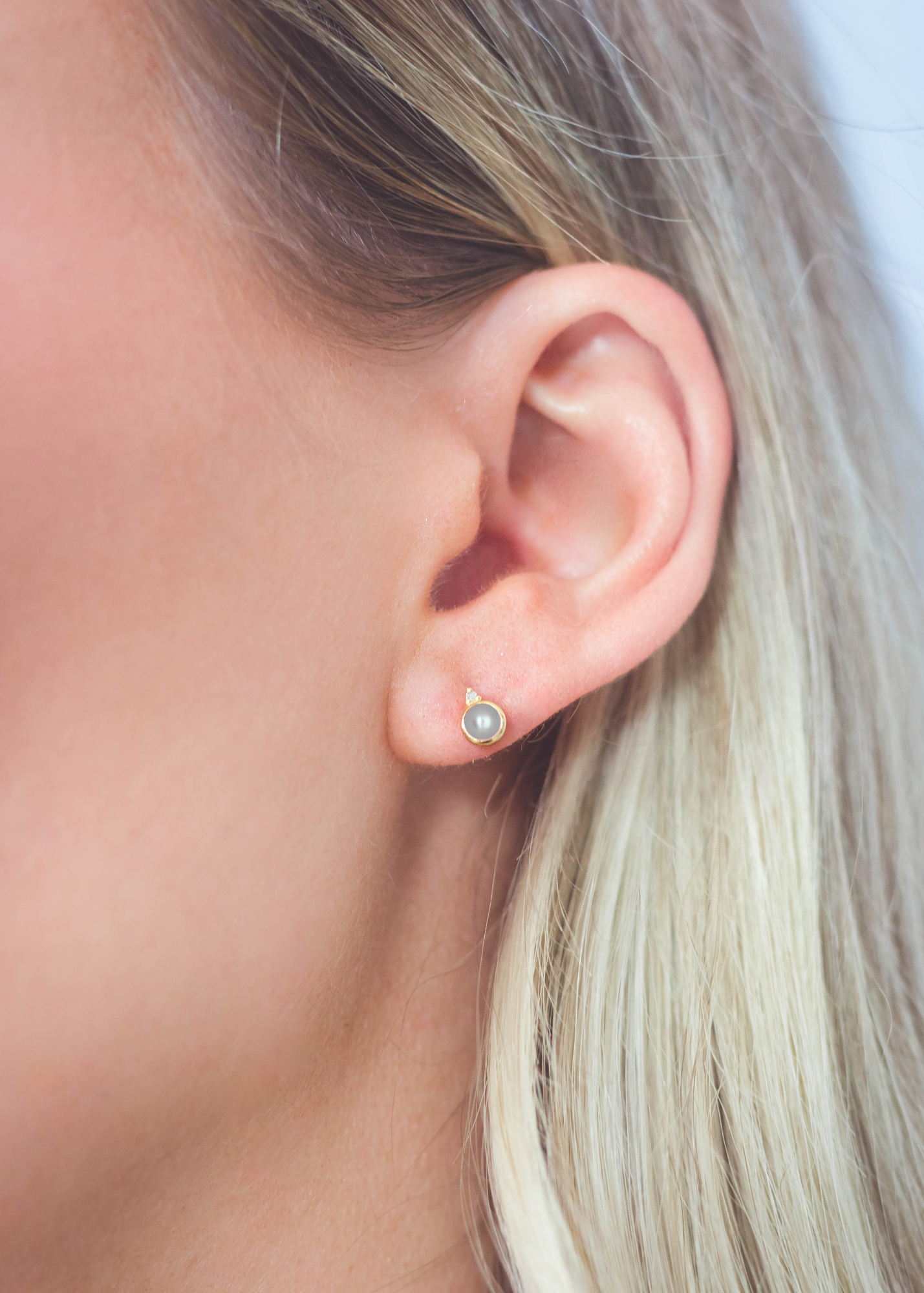 FRESHWATER PEARL AND TWO NATURAL DIAMOND JUNE EARRINGS GOLD