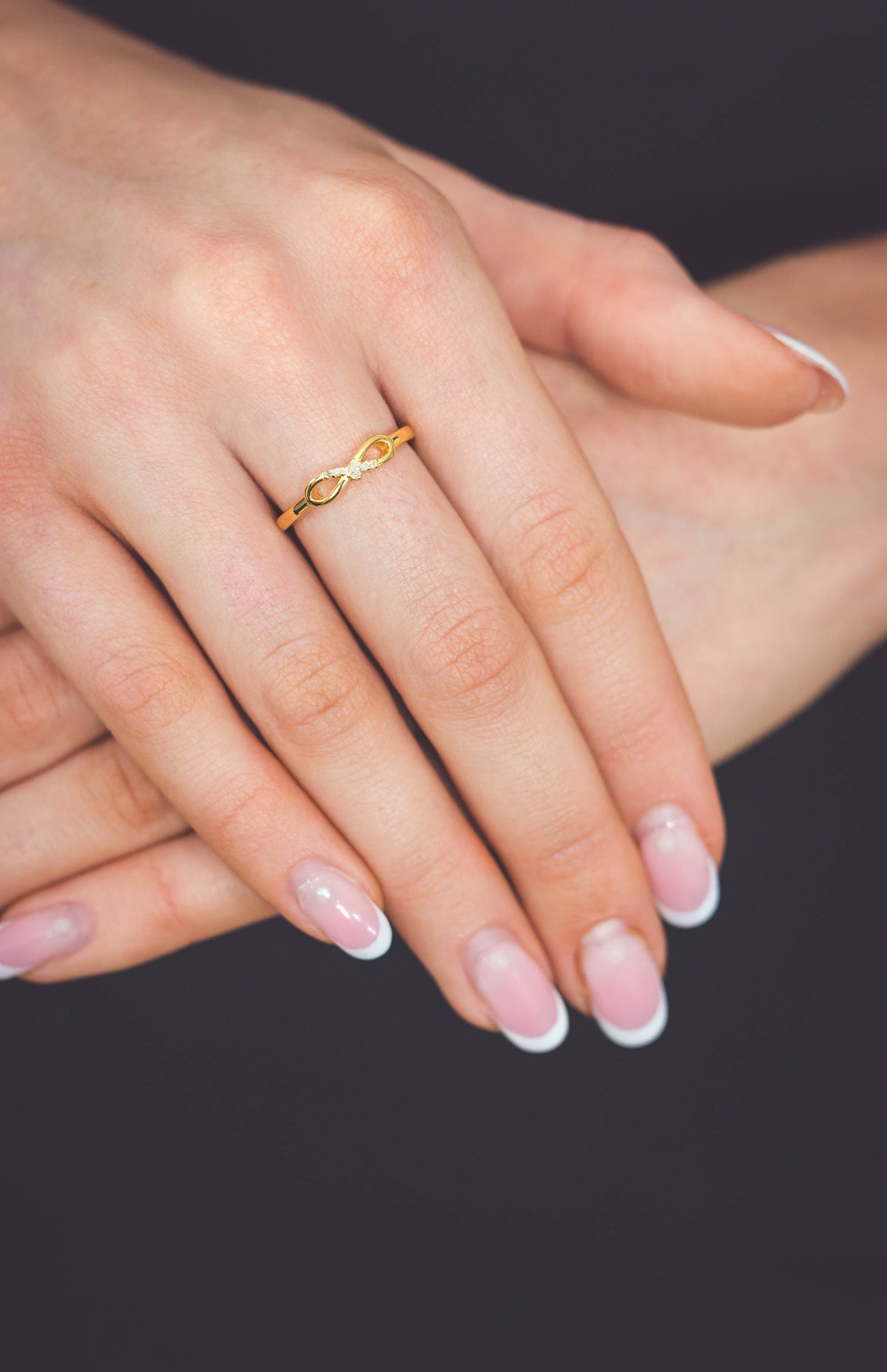 SEVEN NATURAL DIAMOND INFINITY RING GOLD