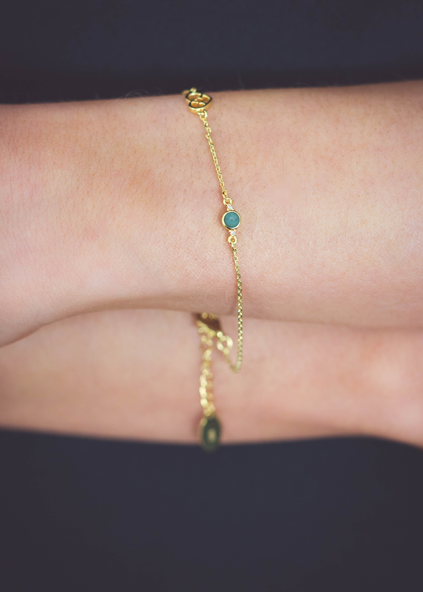 NATURAL TURQUOISE AND TWO NATURAL DIAMOND DECEMBER BRACELET GOLD