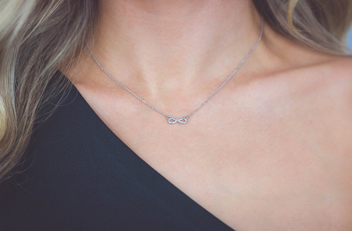 SEVEN NATURAL DIAMOND INFINITY PENDANT SILVER