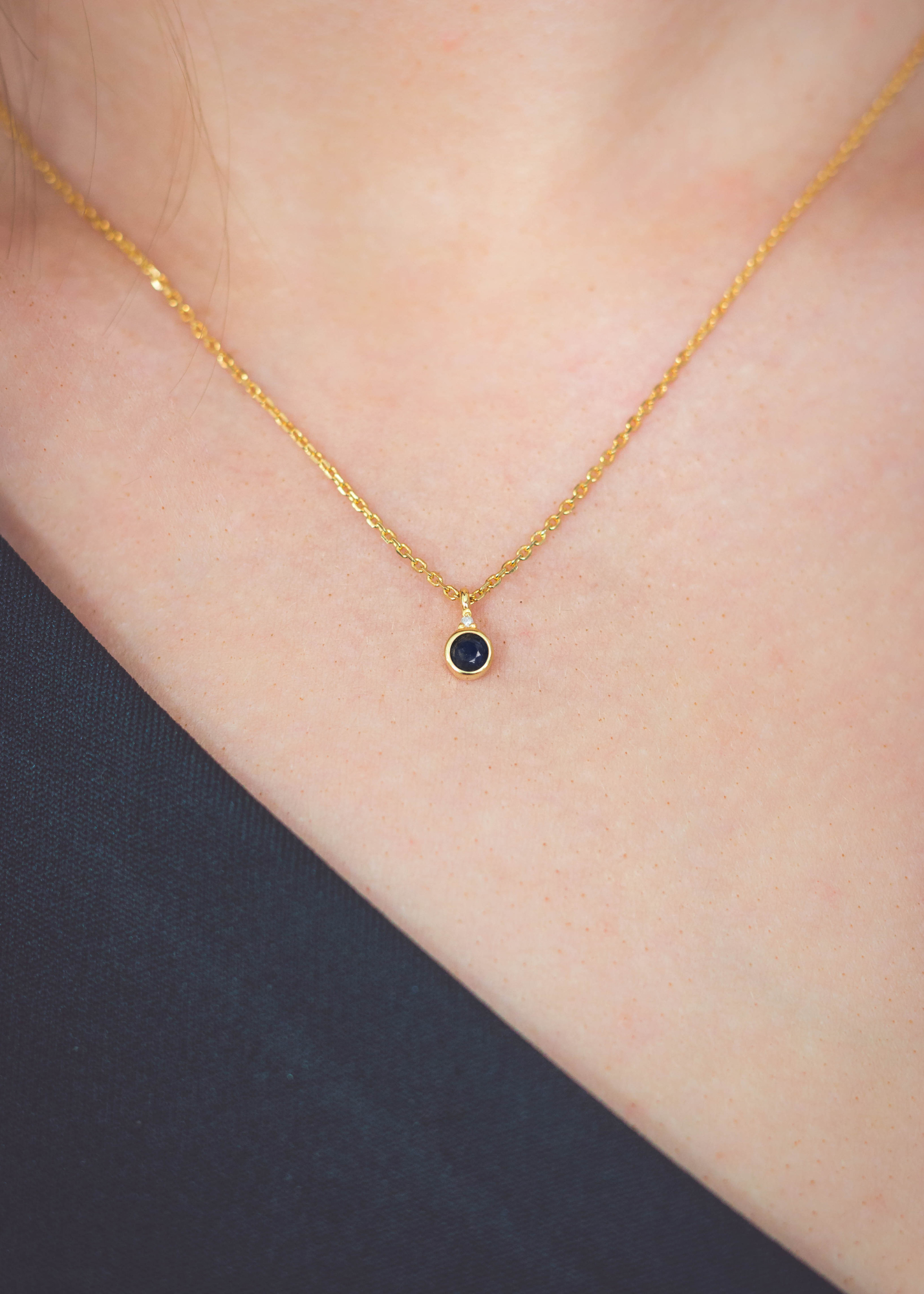 NATURAL SAPPHIRE AND DIAMOND SEPTEMBER PENDANT GOLD