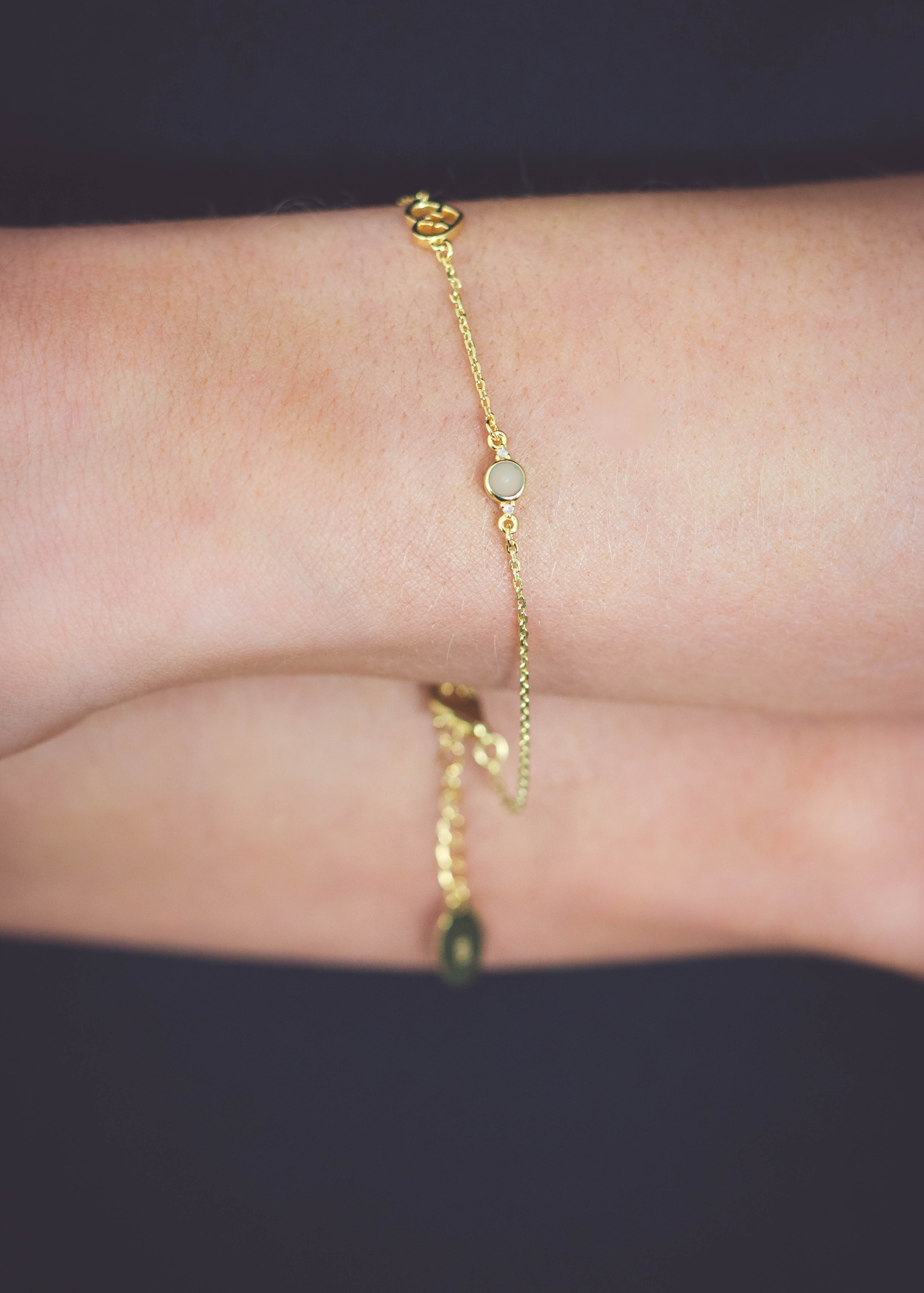 NATURAL OPAL AND TWO NATURAL DIAMOND OCTOBER BRACELET GOLD