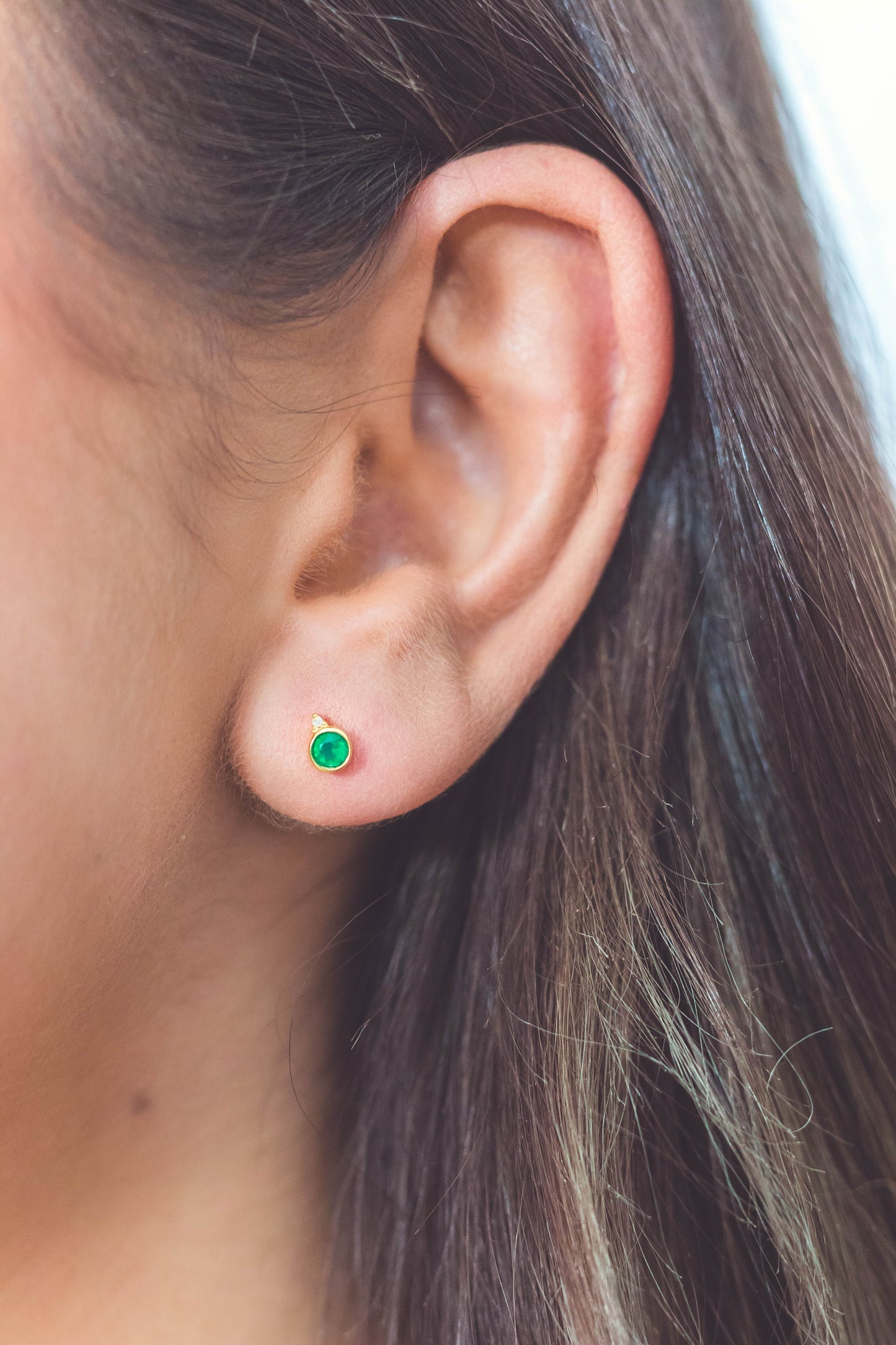 NATURAL GREEN AGATE AND TWO NATURAL DIAMOND MAY EARRINGS GOLD