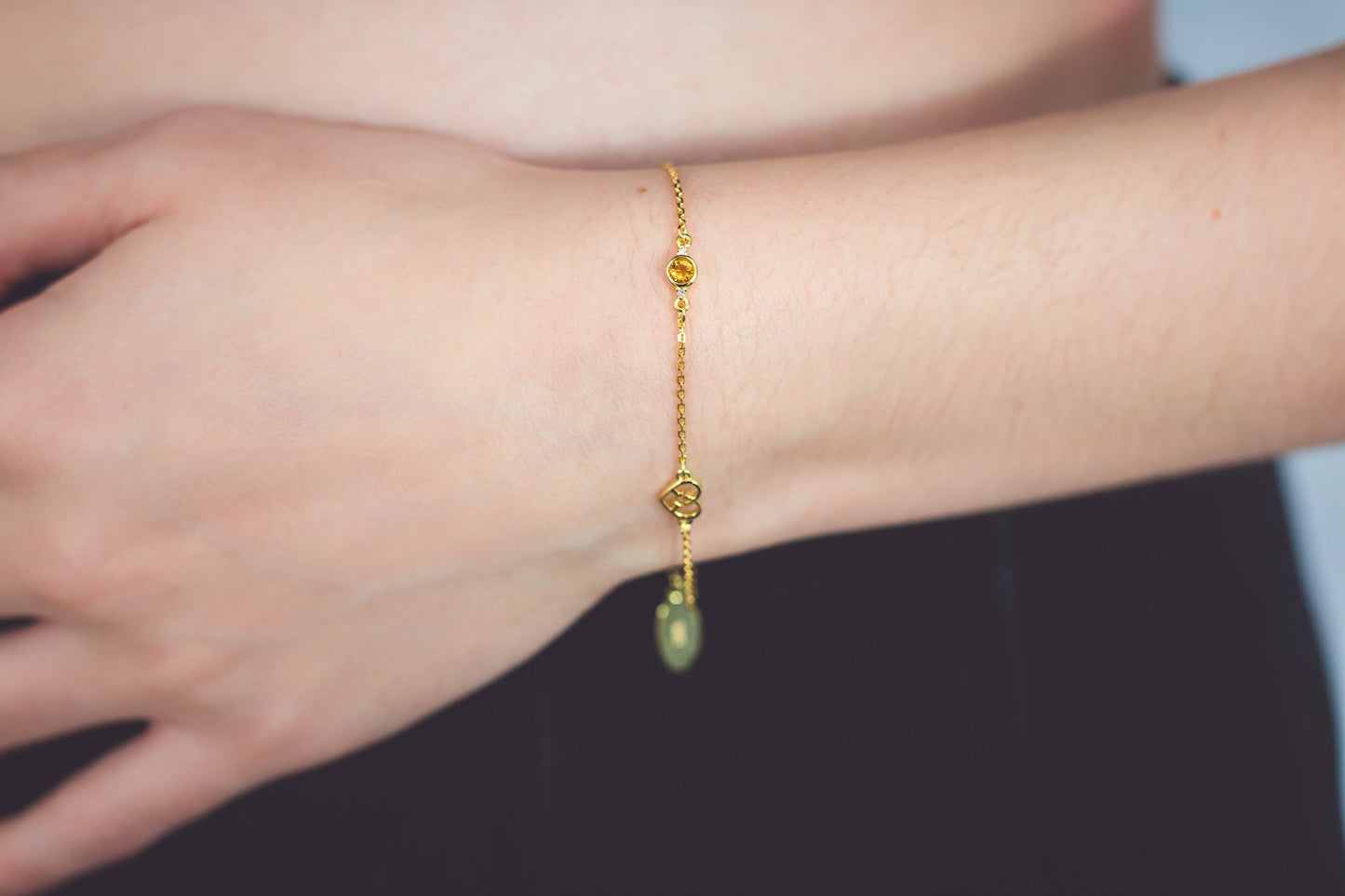 NATURAL CITRINE AND TWO NATURAL DIAMOND NOVEMBER BRACELET GOLD