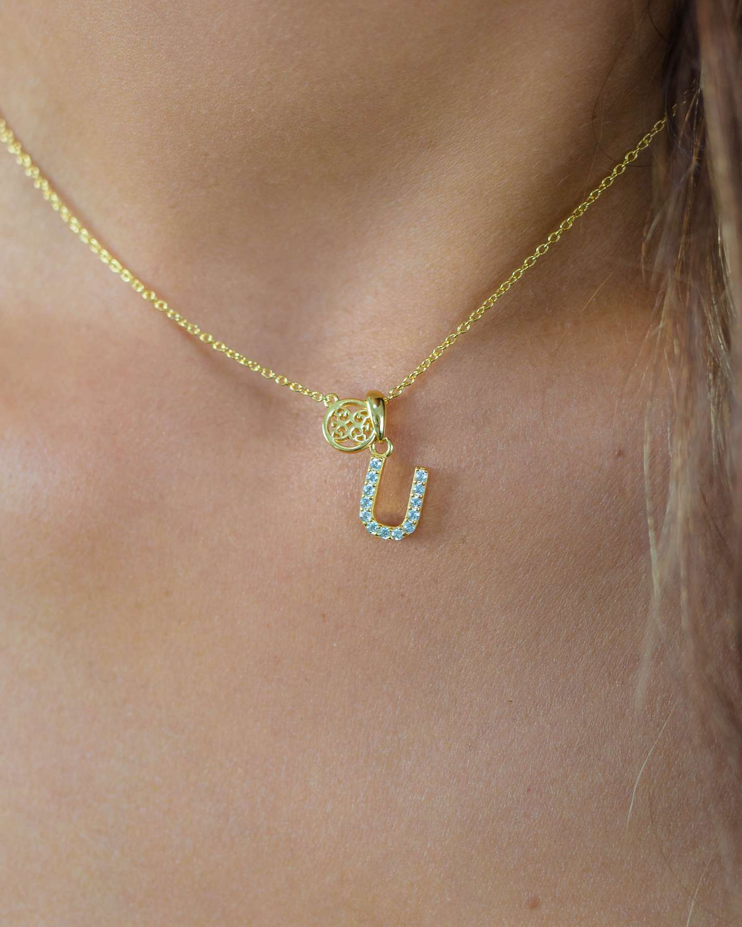 LUXURY LETTERS U INITIAL PENDANT GOLD