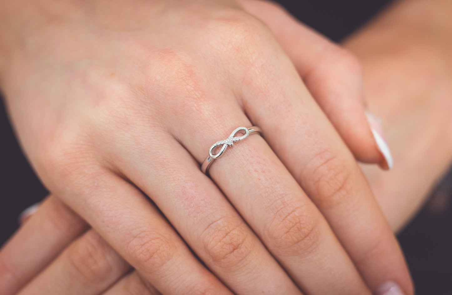 SEVEN NATURAL DIAMOND INFINITY RING SILVER