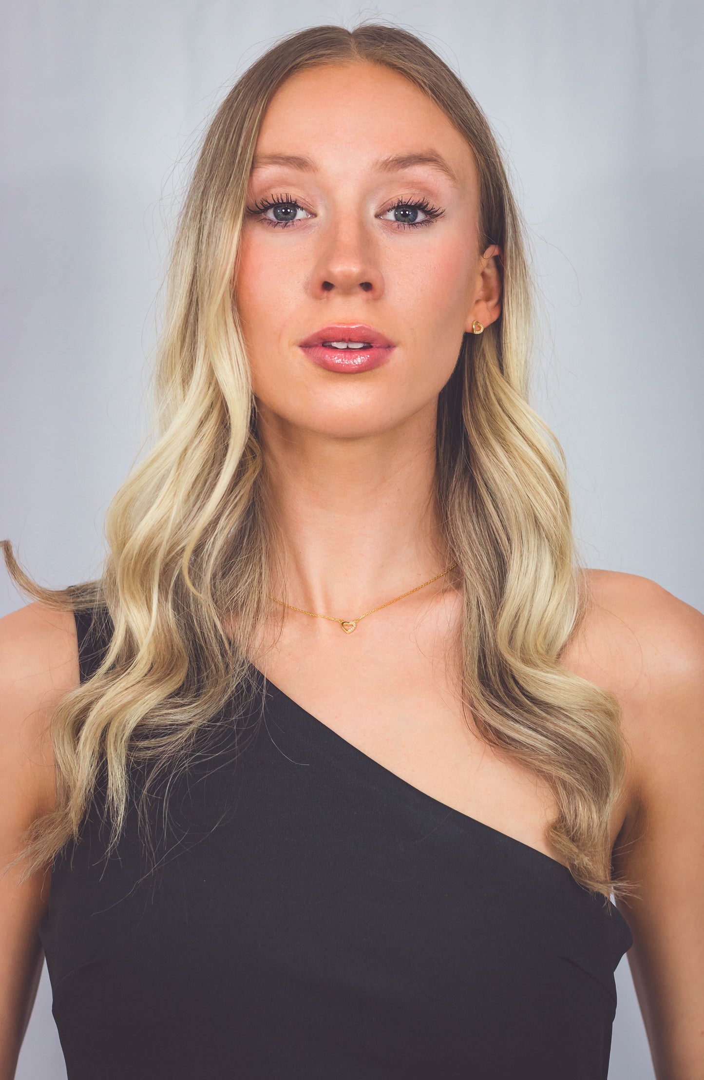 FOURTEEN NATURAL DIAMOND HEART EARRINGS GOLD