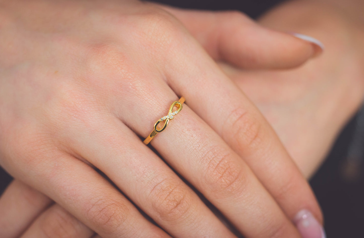 SEVEN NATURAL DIAMOND INFINITY RING GOLD