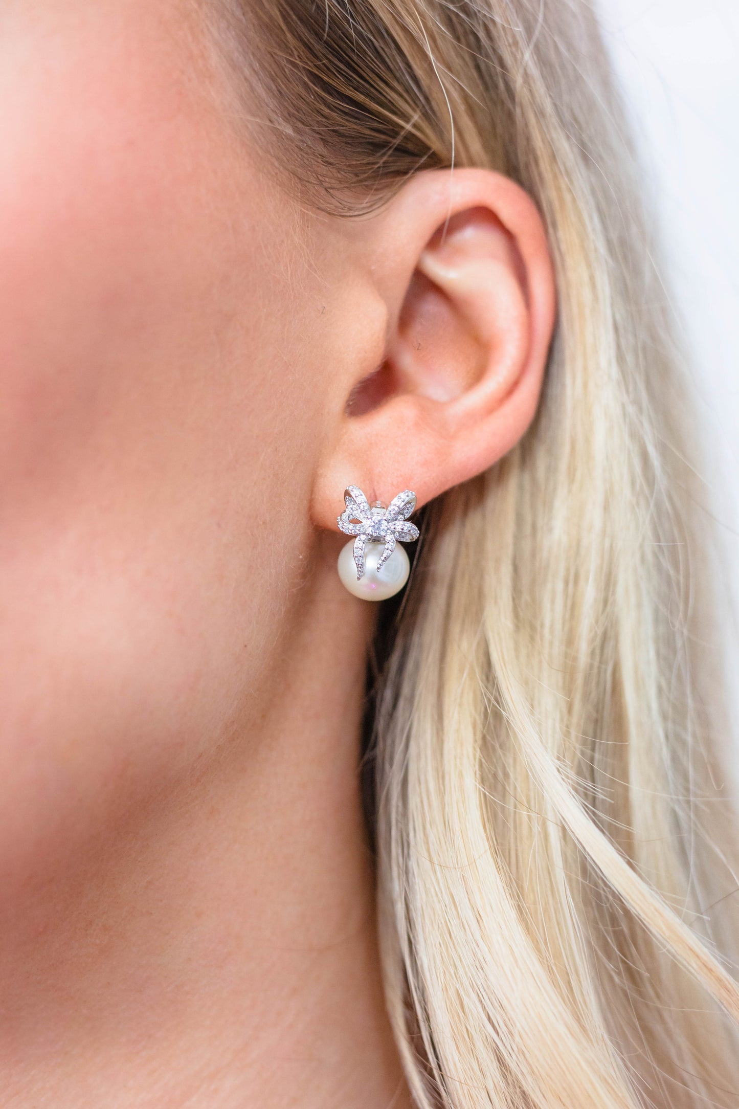 SWEETHEART BOW FRESHWATER PEARL EARRNGS